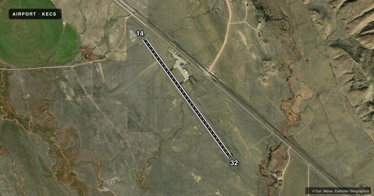Top-down satellite sketch of KECS MONDELL FLD in NEWCASTLE, WYOMING, showing runways 14/32 drawn to scale over Esri World Imagery