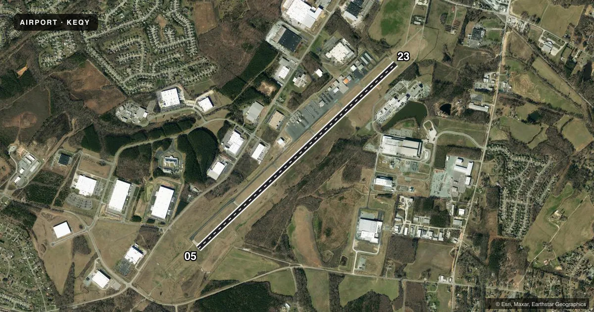 Top-down satellite sketch of KEQY CHARLOTTE/MONROE EXEC in MONROE, NORTH CAROLINA, showing runways 05/23 drawn to scale over Esri World Imagery