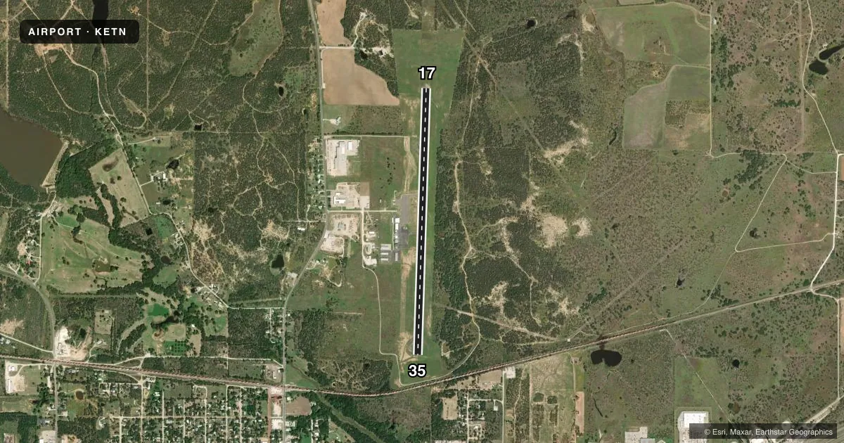 Top-down satellite sketch of KETN EASTLAND MUNI in EASTLAND, TEXAS, showing runways 17/35 drawn to scale over Esri World Imagery