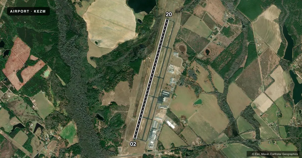 Top-down satellite sketch of KEZM HEART OF GEORGIA RGNL in EASTMAN, GEORGIA, showing runways 02/20 drawn to scale over Esri World Imagery