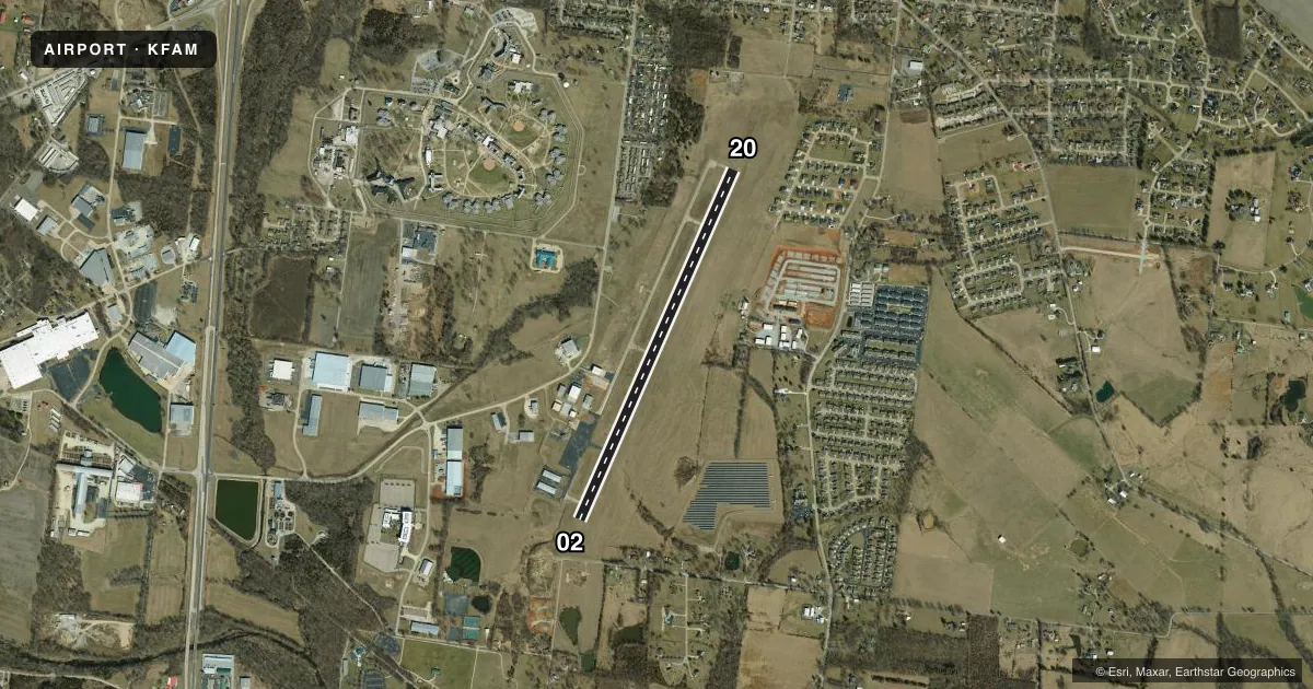 Top-down satellite sketch of KFAM FARMINGTON RGNL in FARMINGTON, MISSOURI, showing runways 02/20 drawn to scale over Esri World Imagery