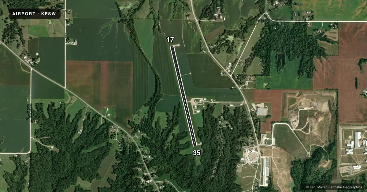 Top-down satellite sketch of KFSW FORT MADISON MUNI in FORT MADISON, IOWA, showing runways 17/35 drawn to scale over Esri World Imagery