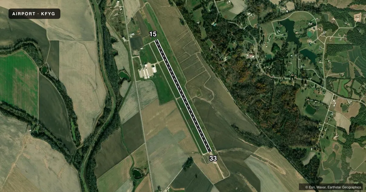 Top-down satellite sketch of KFYG WASHINGTON RGNL in WASHINGTON, MISSOURI, showing runways 15/33 drawn to scale over Esri World Imagery