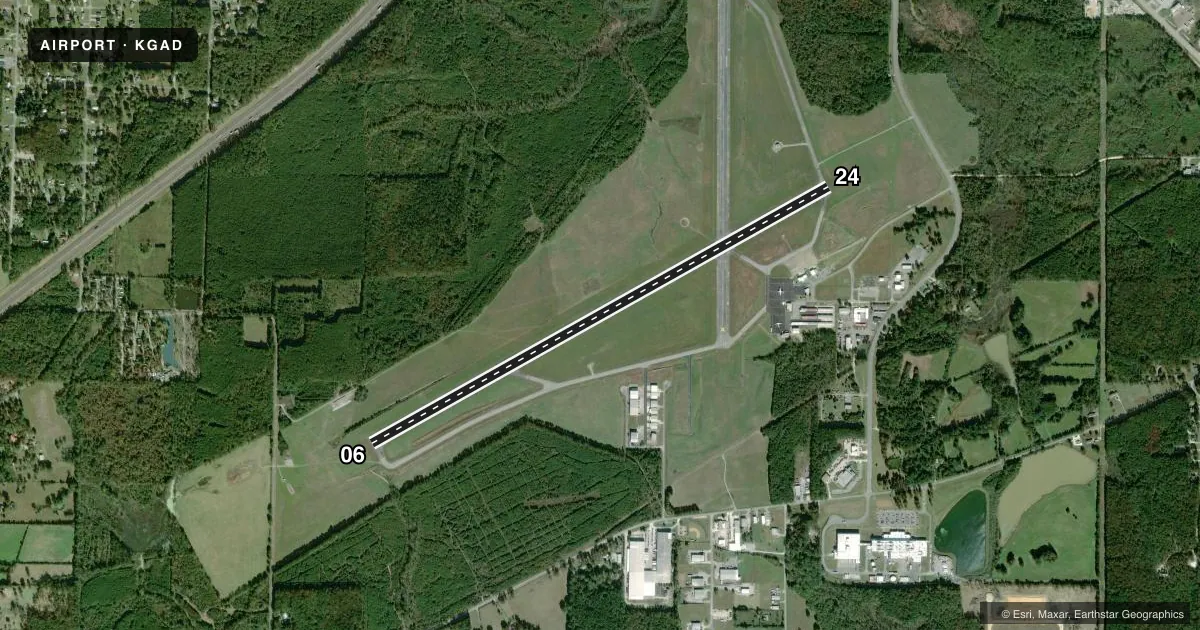 Top-down satellite sketch of KGAD NORTHEAST ALABAMA RGNL in GADSDEN, ALABAMA, showing runways 06/24 drawn to scale over Esri World Imagery
