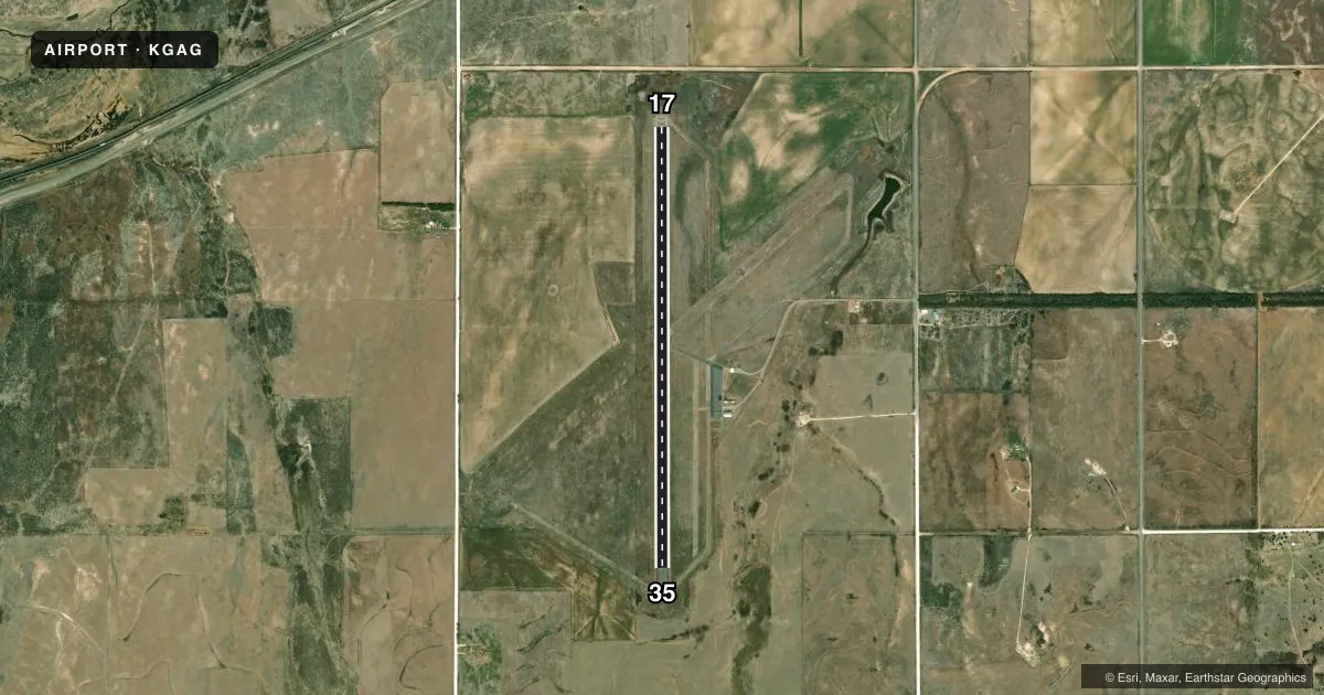 Top-down satellite sketch of KGAG GAGE in GAGE, OKLAHOMA, showing runways 17/35 drawn to scale over Esri World Imagery