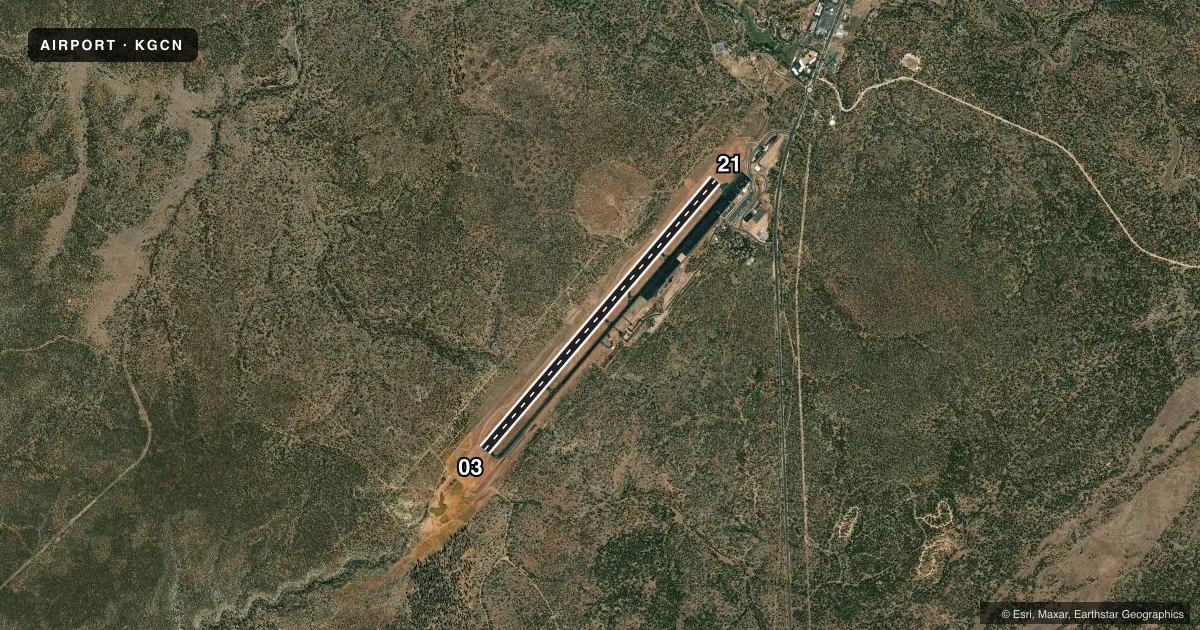 Top-down satellite sketch of KGCN GRAND CANYON NTL PARK in GRAND CANYON, ARIZONA, showing runways 03/21 drawn to scale over Esri World Imagery
