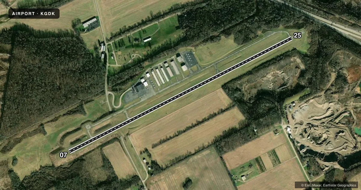 Top-down satellite sketch of KGDK GREENE COUNTY/LEWIS A JACKSON RGNL in DAYTON, OHIO, showing runways 07/25 drawn to scale over Esri World Imagery