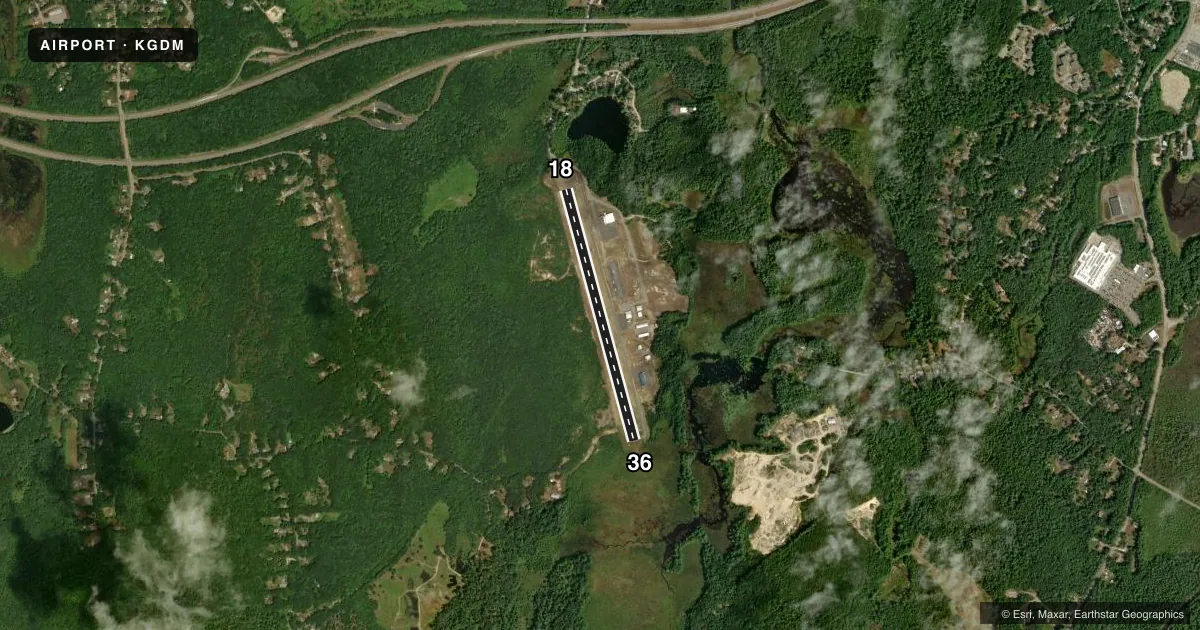 Top-down satellite sketch of KGDM GARDNER MUNI in GARDNER, MASSACHUSETTS, showing runways 18/36 drawn to scale over Esri World Imagery