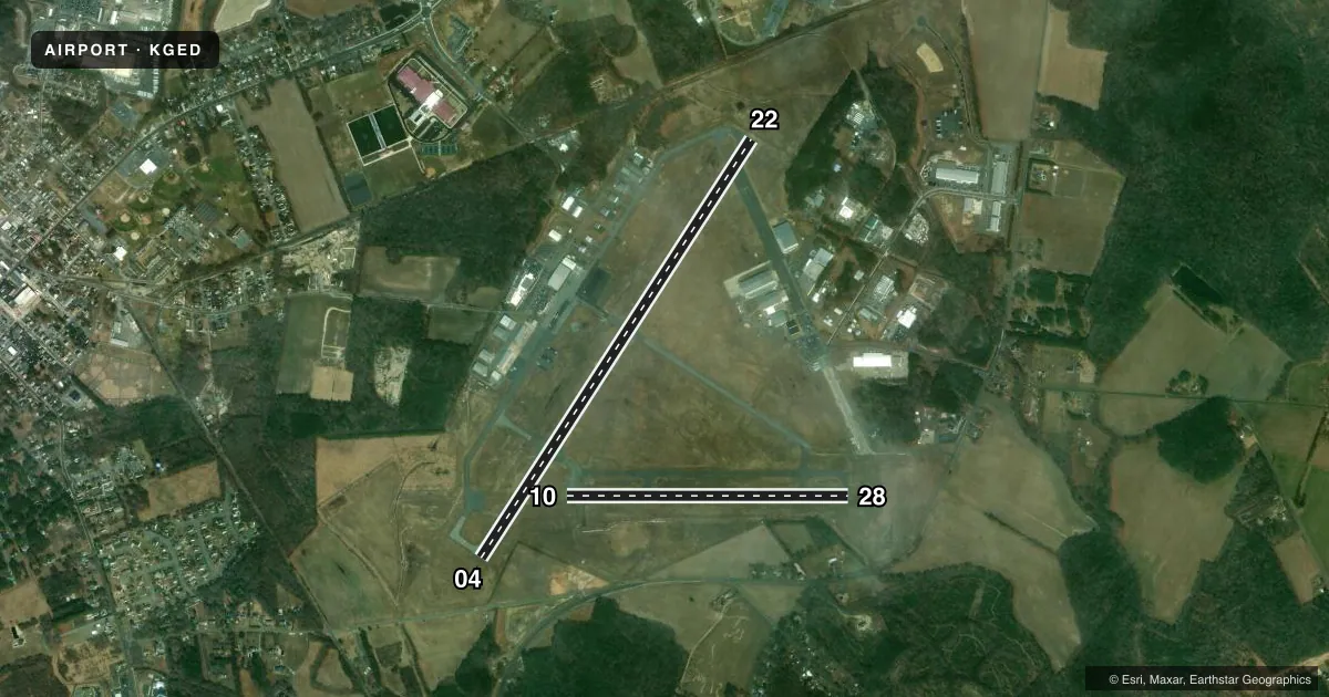 Top-down satellite sketch of KGED DELAWARE COASTAL in GEORGETOWN, DELAWARE, showing runways 04/22, 10/28 drawn to scale over Esri World Imagery