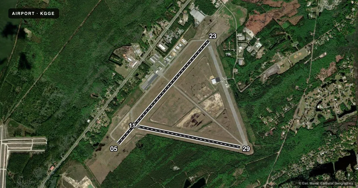 Top-down satellite sketch of KGGE GEORGETOWN COUNTY in GEORGETOWN, SOUTH CAROLINA, showing runways 05/23, 11/29 drawn to scale over Esri World Imagery