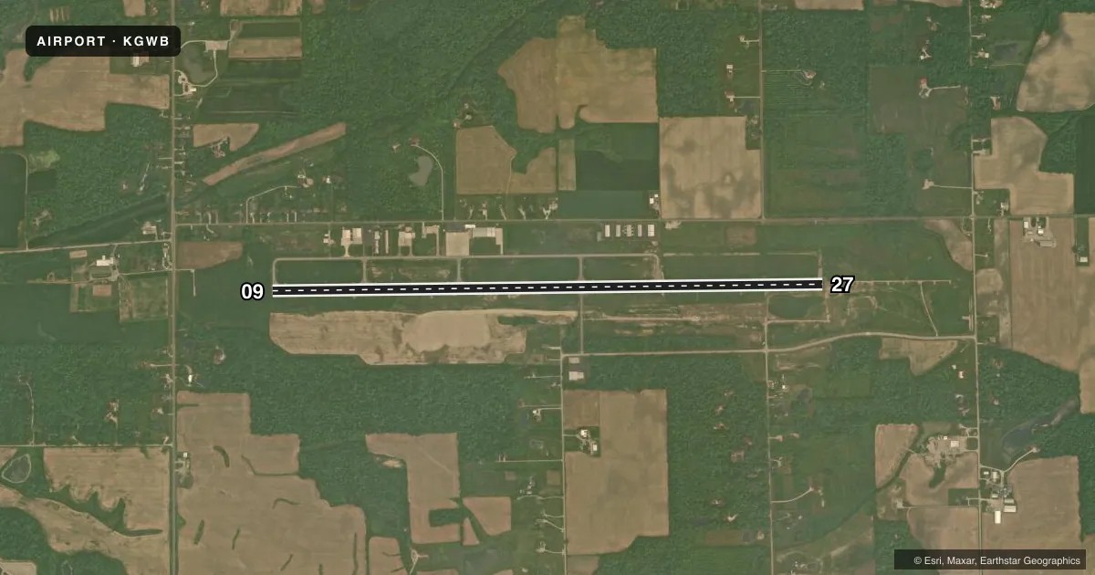 Top-down satellite sketch of KGWB AUBURN/DEKALB EXEC in AUBURN, INDIANA, showing runways 09/27 drawn to scale over Esri World Imagery
