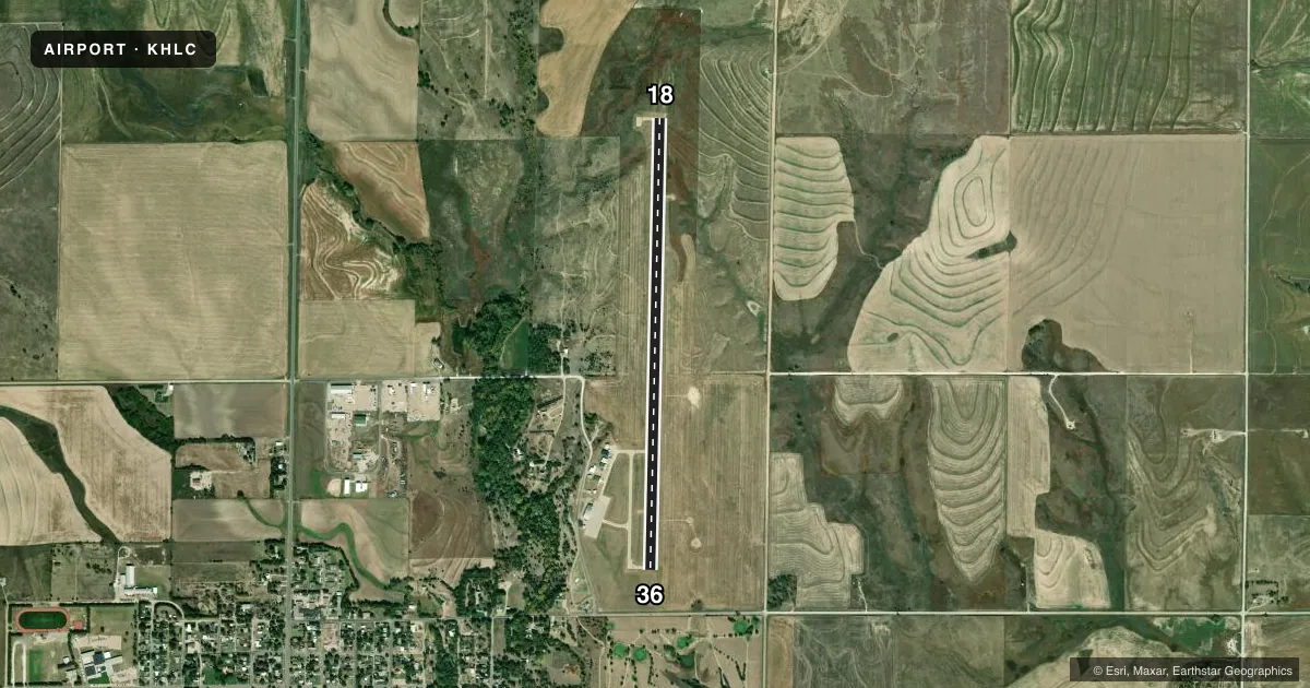 Top-down satellite sketch of KHLC HILL CITY MUNI in HILL CITY, KANSAS, showing runways 18/36 drawn to scale over Esri World Imagery