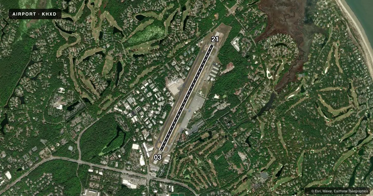 Top-down satellite sketch of KHXD HILTON HEAD in HILTON HEAD ISLAND, SOUTH CAROLINA, showing runways 03/21 drawn to scale over Esri World Imagery