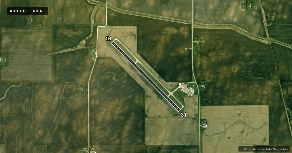 Top-down satellite sketch of KIFA IOWA FALLS MUNI in IOWA FALLS, IOWA, showing runways 13/31 drawn to scale over Esri World Imagery