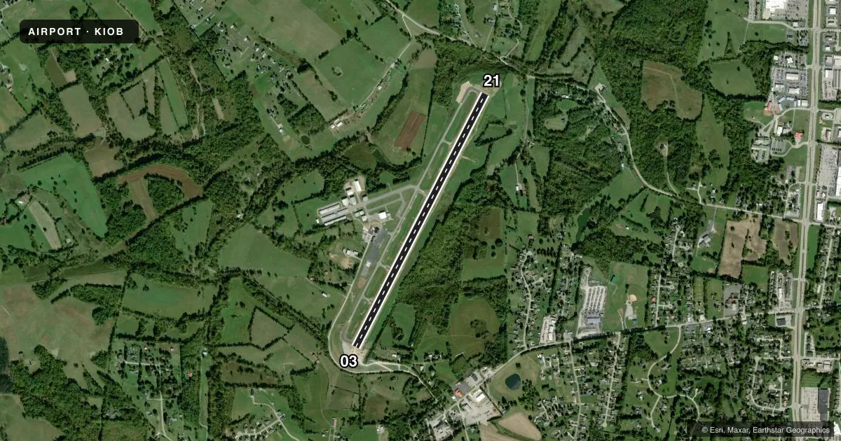 Top-down satellite sketch of KIOB MOUNT STERLING/MONTGOMERY COUNTY in MOUNT STERLING, KENTUCKY, showing runways 03/21 drawn to scale over Esri World Imagery