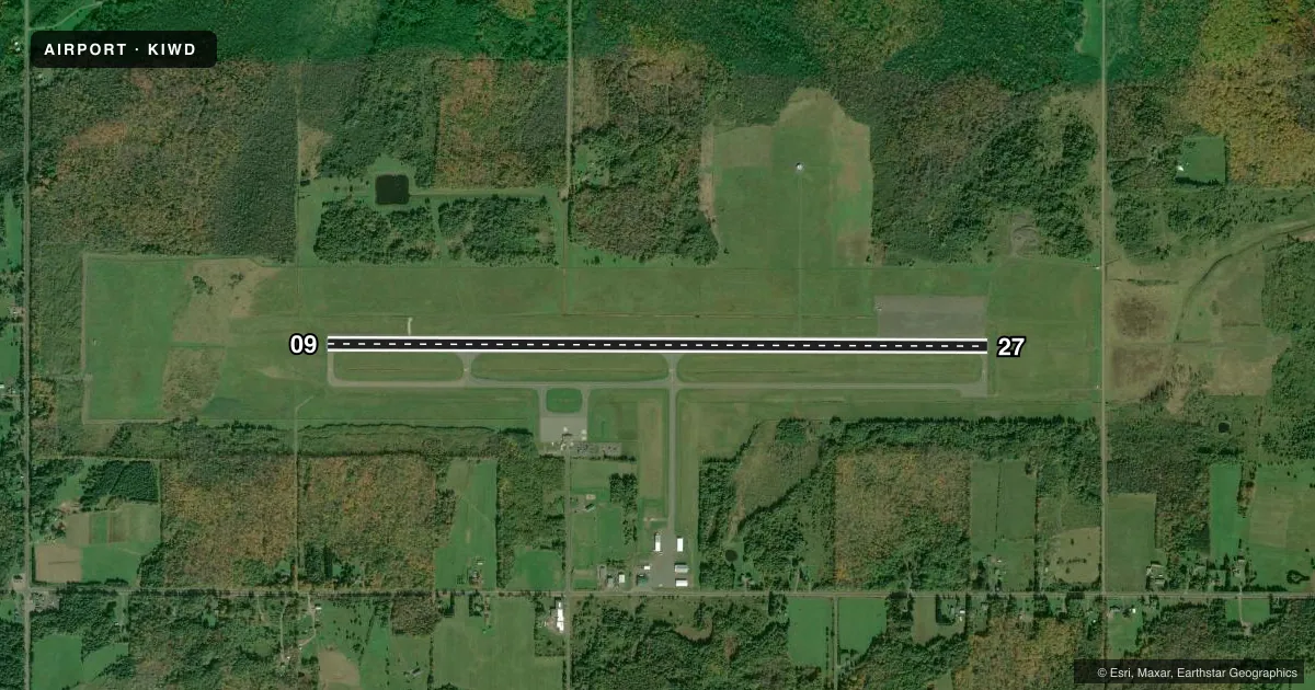 Top-down satellite sketch of KIWD GOGEBIC/IRON COUNTY in IRONWOOD, MICHIGAN, showing runways 09/27 drawn to scale over Esri World Imagery