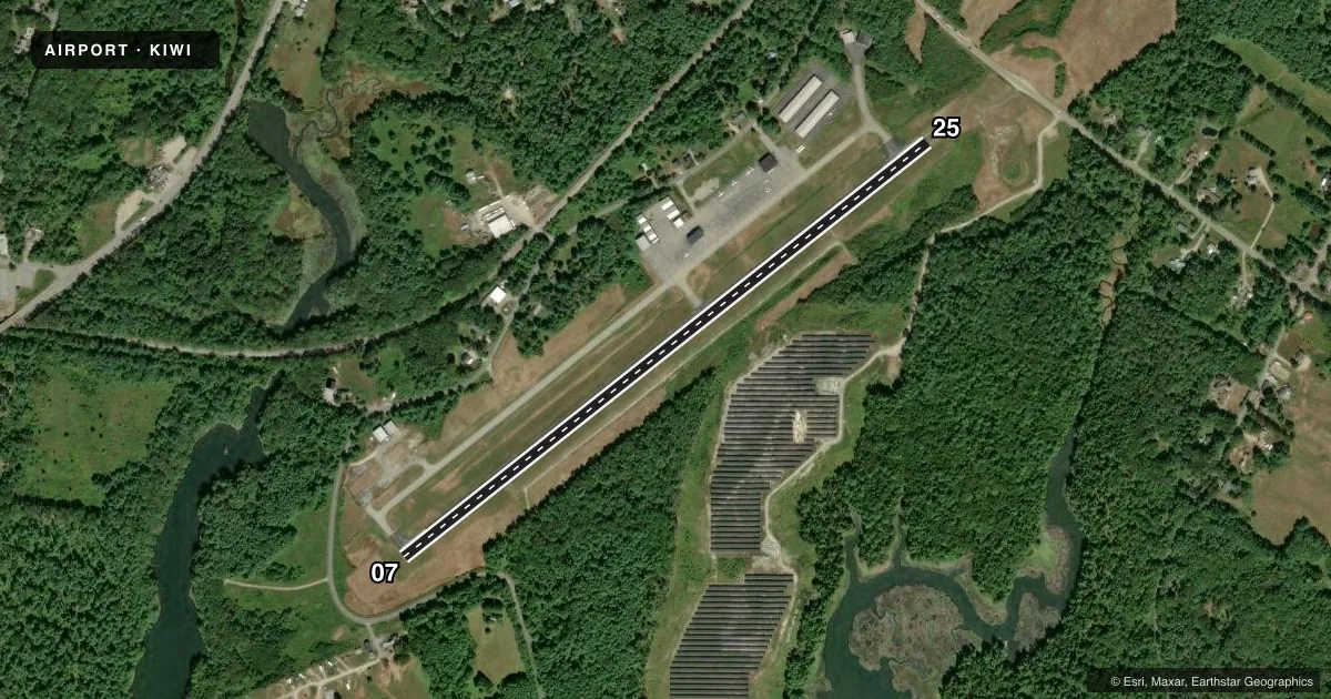 Top-down satellite sketch of KIWI WISCASSET in WISCASSET, MAINE, showing runways 07/25 drawn to scale over Esri World Imagery
