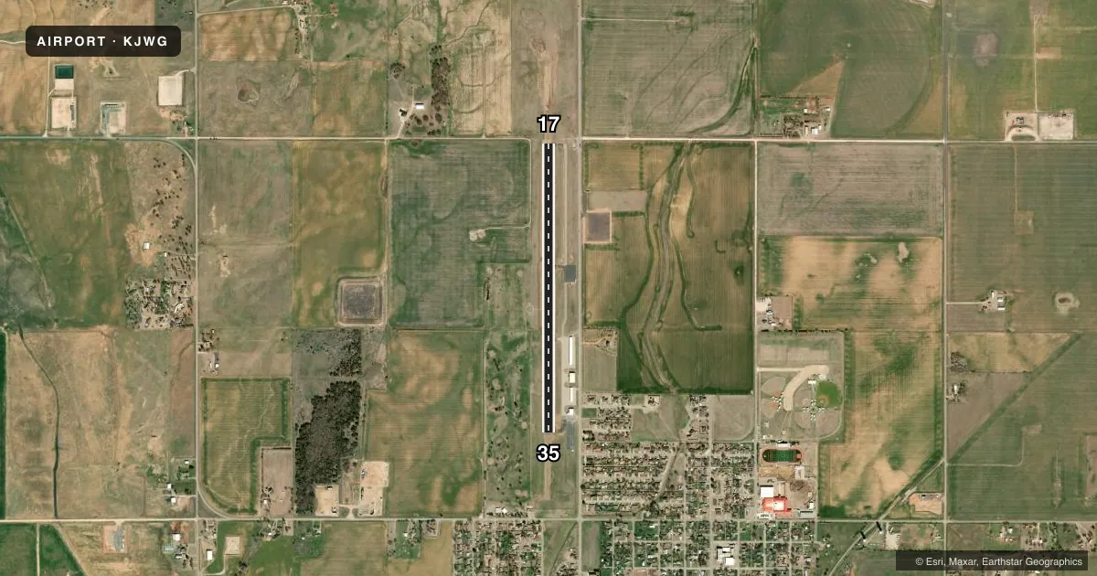 Top-down satellite sketch of KJWG WATONGA RGNL in WATONGA, OKLAHOMA, showing runways 17/35 drawn to scale over Esri World Imagery
