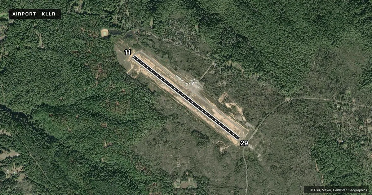 Top-down satellite sketch of KLLR LITTLE RIVER in LITTLE RIVER, CALIFORNIA, showing runways 11/29 drawn to scale over Esri World Imagery