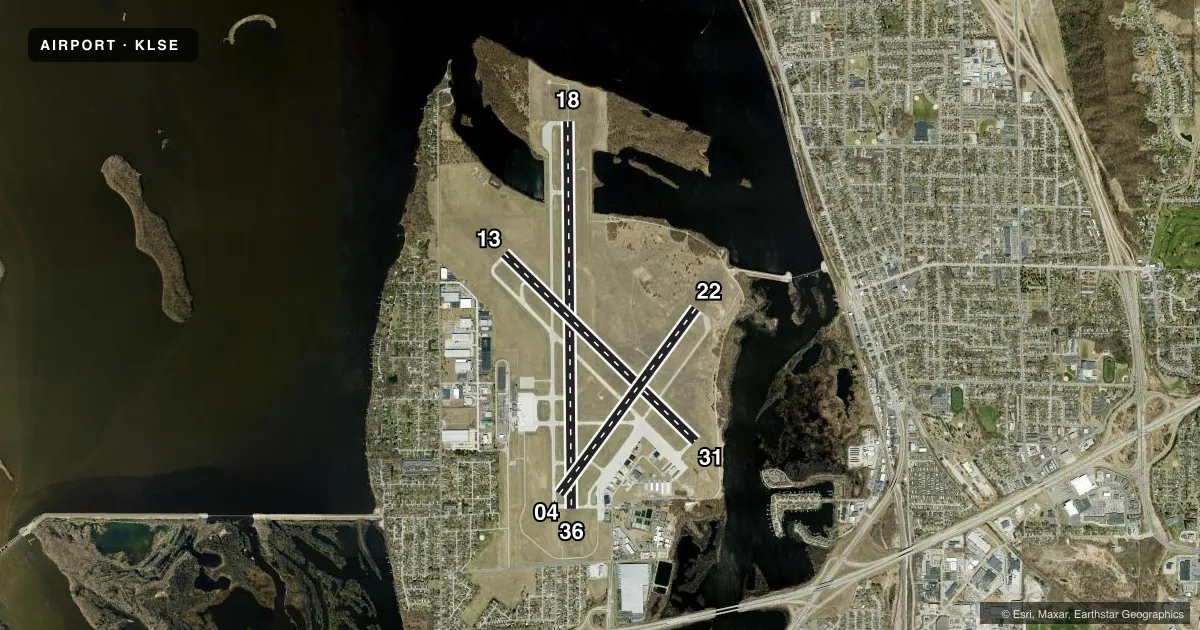 Top-down satellite sketch of KLSE LA CROSSE RGNL in LA CROSSE, WISCONSIN, showing runways 18/36, 13/31, 04/22 drawn to scale over Esri World Imagery