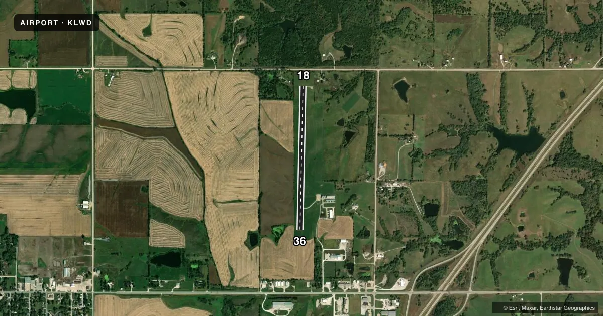 Top-down satellite sketch of KLWD LAMONI MUNI in LAMONI, IOWA, showing runways 18/36 drawn to scale over Esri World Imagery
