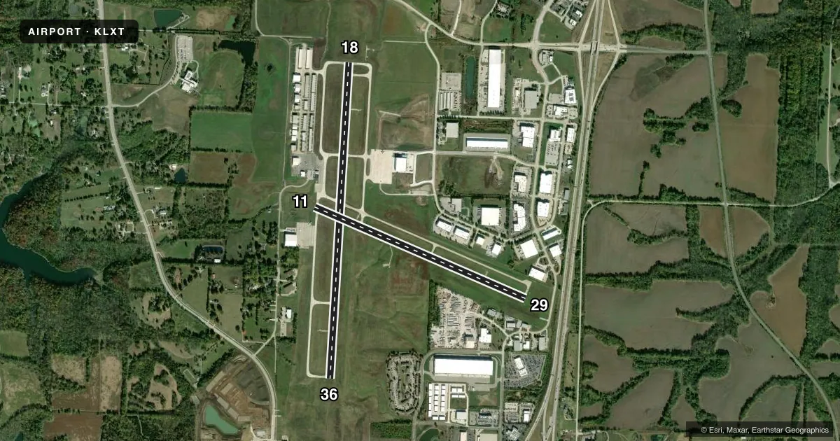 Top-down satellite sketch of KLXT KANSAS CITY/LEE'S SUMMIT RGNL in LEE'S SUMMIT, MISSOURI, showing runways 18/36, 11/29 drawn to scale over Esri World Imagery
