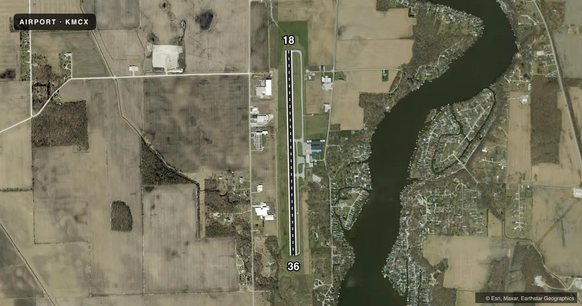 Top-down satellite sketch of KMCX WHITE COUNTY in MONTICELLO, INDIANA, showing runways 18/36 drawn to scale over Esri World Imagery