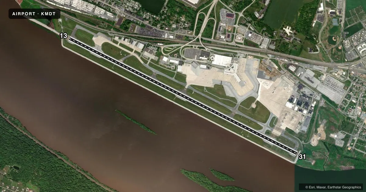 Top-down satellite sketch of KMDT HARRISBURG INTL in HARRISBURG, PENNSYLVANIA, showing runways 13/31 drawn to scale over Esri World Imagery