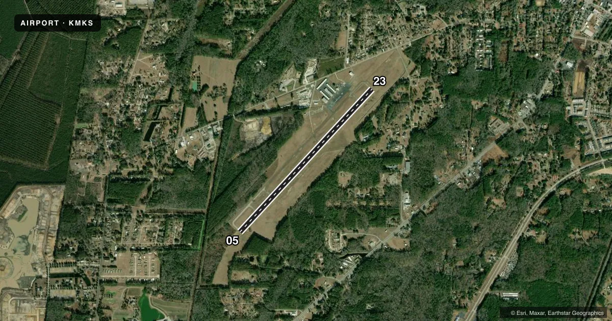 Top-down satellite sketch of KMKS BERKELEY COUNTY in MONCKS CORNER, SOUTH CAROLINA, showing runways 05/23 drawn to scale over Esri World Imagery