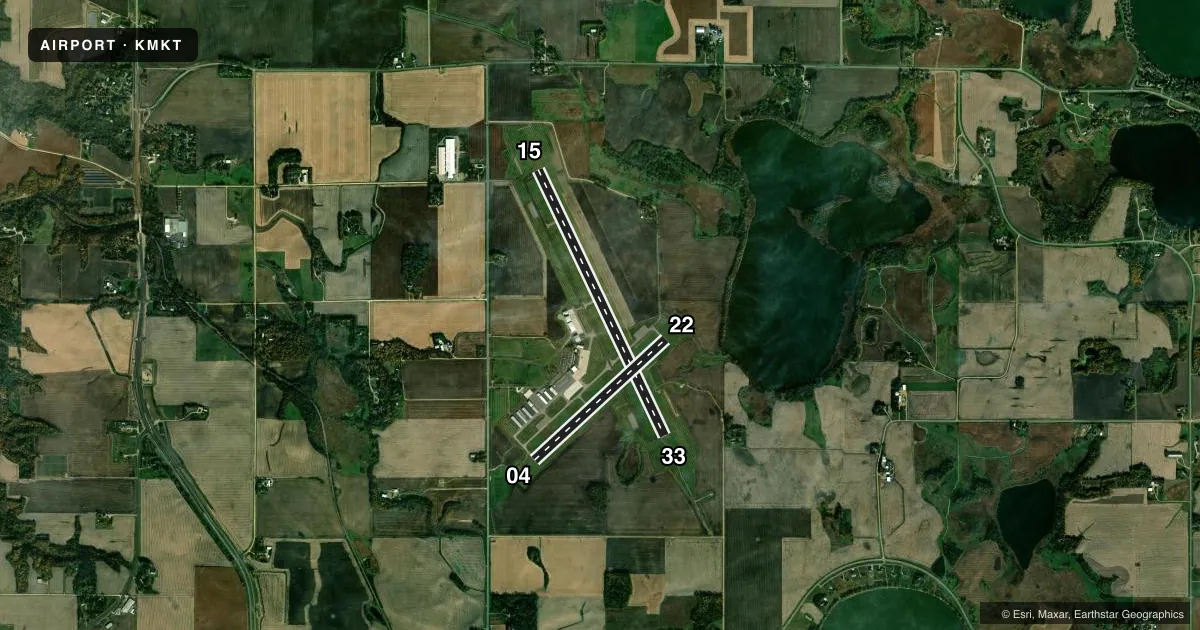 Top-down satellite sketch of KMKT MANKATO RGNL in MANKATO, MINNESOTA, showing runways 15/33, 04/22 drawn to scale over Esri World Imagery