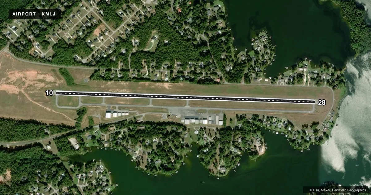 Top-down satellite sketch of KMLJ BALDWIN COUNTY RGNL in MILLEDGEVILLE, GEORGIA, showing runways 10/28 drawn to scale over Esri World Imagery