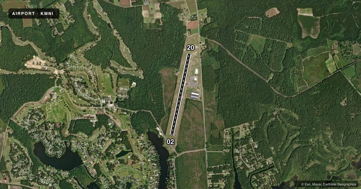 Top-down satellite sketch of KMNI SANTEE COOPER RGNL in MANNING, SOUTH CAROLINA, showing runways 02/20 drawn to scale over Esri World Imagery