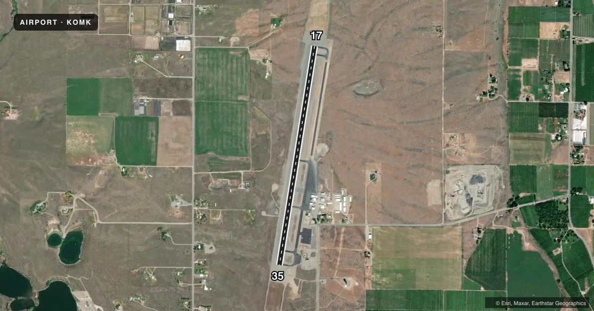 Top-down satellite sketch of KOMK OMAK in OMAK, WASHINGTON, showing runways 17/35 drawn to scale over Esri World Imagery