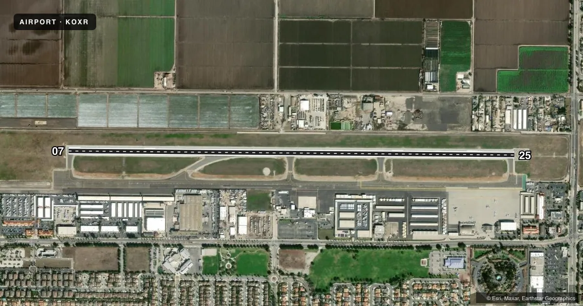 Top-down satellite sketch of KOXR OXNARD in OXNARD, CALIFORNIA, showing runways 07/25 drawn to scale over Esri World Imagery