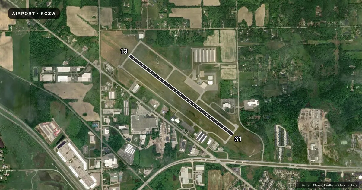 Top-down satellite sketch of KOZW LIVINGSTON COUNTY/SPENCER J HARDY in HOWELL, MICHIGAN, showing runways 13/31 drawn to scale over Esri World Imagery