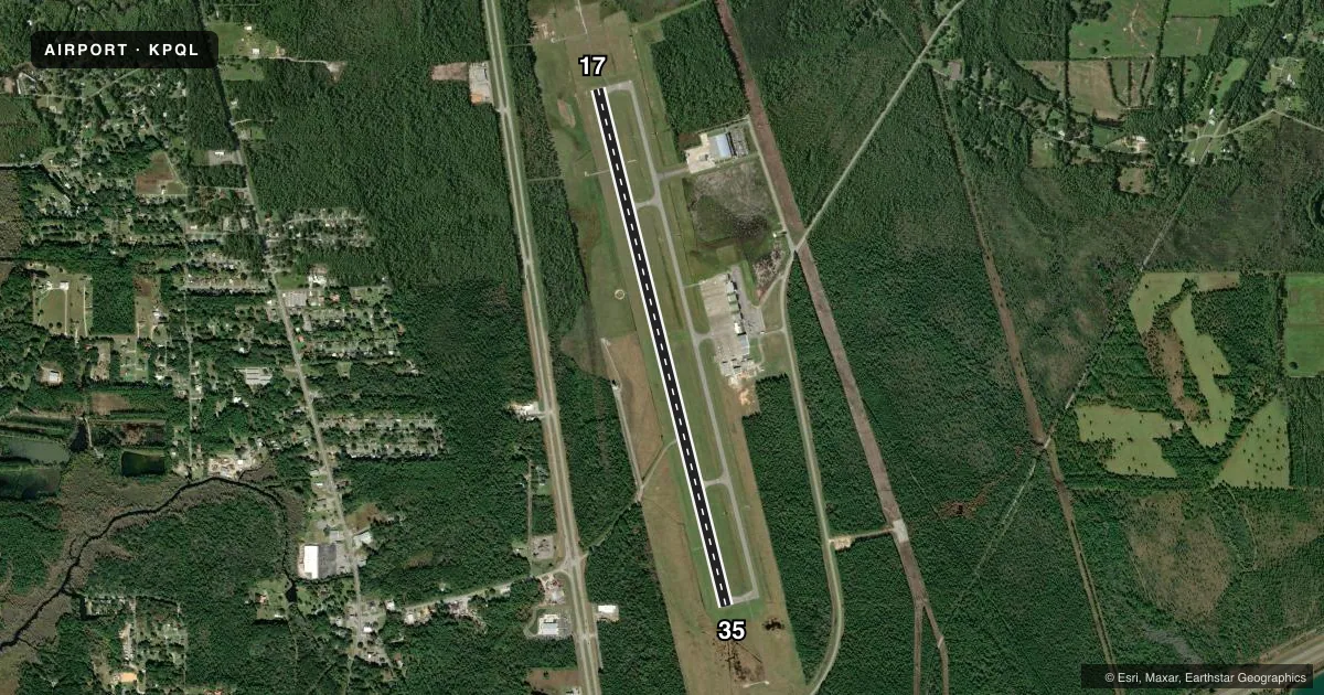 Top-down satellite sketch of KPQL TRENT LOTT INTL in PASCAGOULA, MISSISSIPPI, showing runways 17/35 drawn to scale over Esri World Imagery