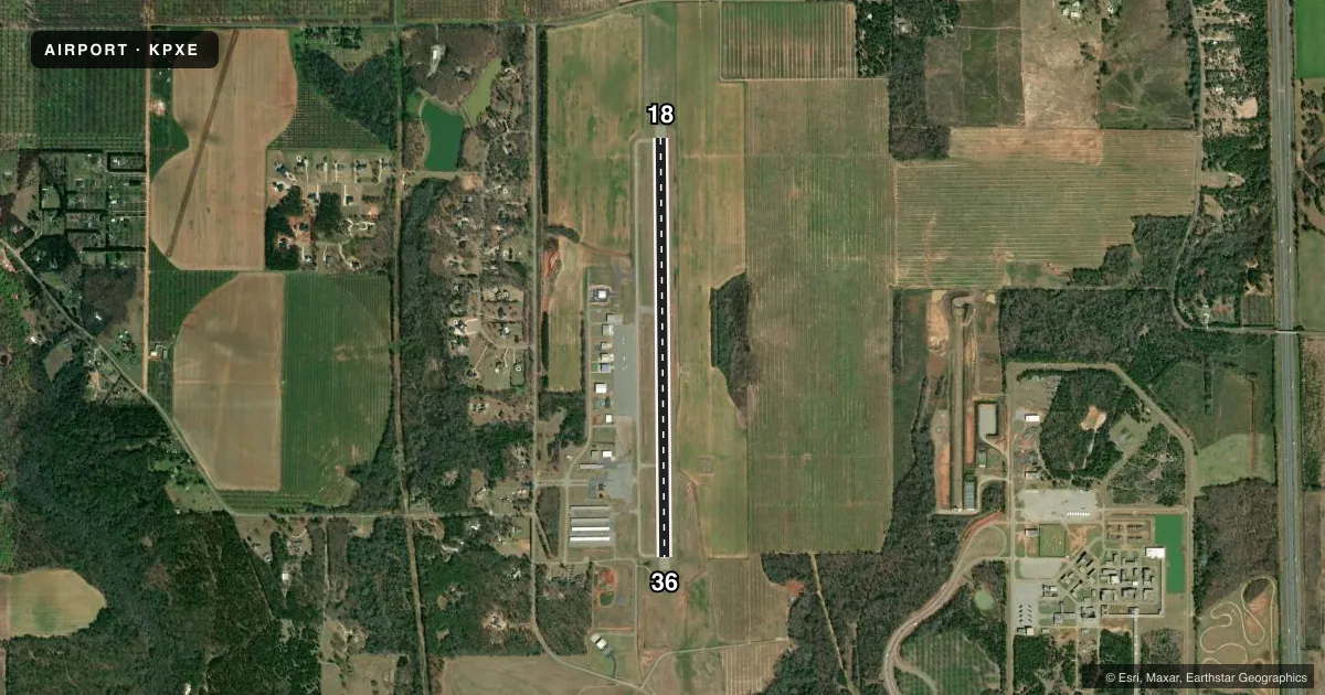 Top-down satellite sketch of KPXE PERRY-HOUSTON COUNTY in PERRY, GEORGIA, showing runways 18/36 drawn to scale over Esri World Imagery
