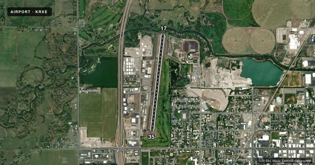 Top-down satellite sketch of KRXE REXBURG-MADISON COUNTY in REXBURG, IDAHO, showing runways 17/35 drawn to scale over Esri World Imagery