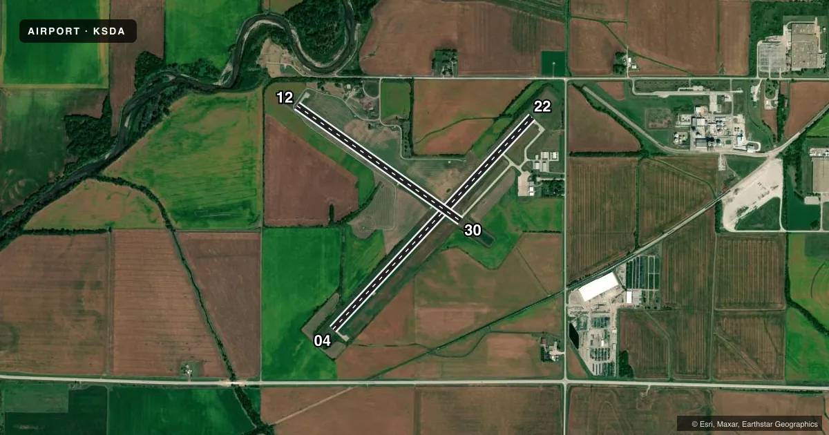 Top-down satellite sketch of KSDA SHENANDOAH MUNI in SHENANDOAH, IOWA, showing runways 04/22, 12/30 drawn to scale over Esri World Imagery