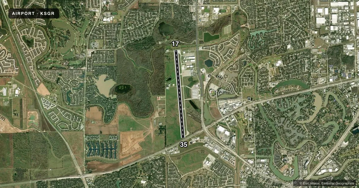 Top-down satellite sketch of KSGR SUGAR LAND RGNL in HOUSTON, TEXAS, showing runways 17/35 drawn to scale over Esri World Imagery