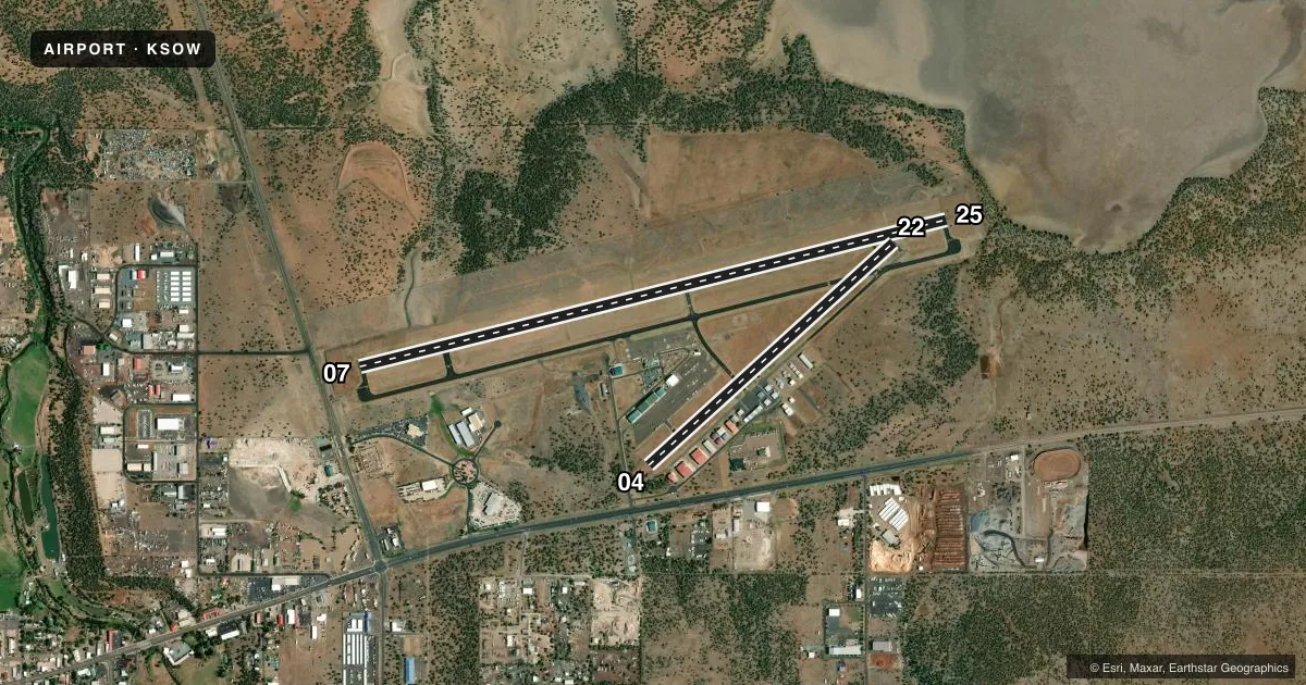 Top-down satellite sketch of KSOW SHOW LOW RGNL in SHOW LOW, ARIZONA, showing runways 07/25, 04/22 drawn to scale over Esri World Imagery