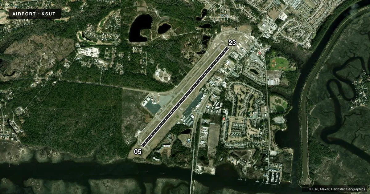 Top-down satellite sketch of KSUT CAPE FEAR RGNL JETPORT/HOWIE FRANKLIN FLD in OAK ISLAND, NORTH CAROLINA, showing runways 05/23 drawn to scale over Esri World Imagery
