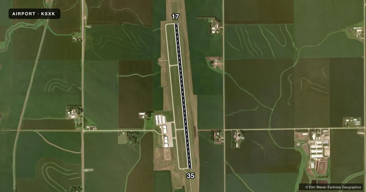 Top-down satellite sketch of KSXK SIOUX COUNTY RGNL in MAURICE, IOWA, showing runways 17/35 drawn to scale over Esri World Imagery