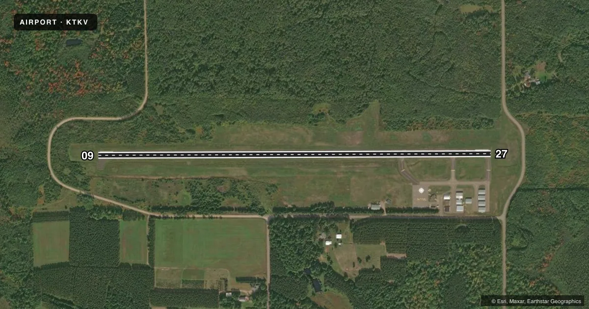 Top-down satellite sketch of KTKV TOMAHAWK RGNL in TOMAHAWK, WISCONSIN, showing runways 09/27 drawn to scale over Esri World Imagery