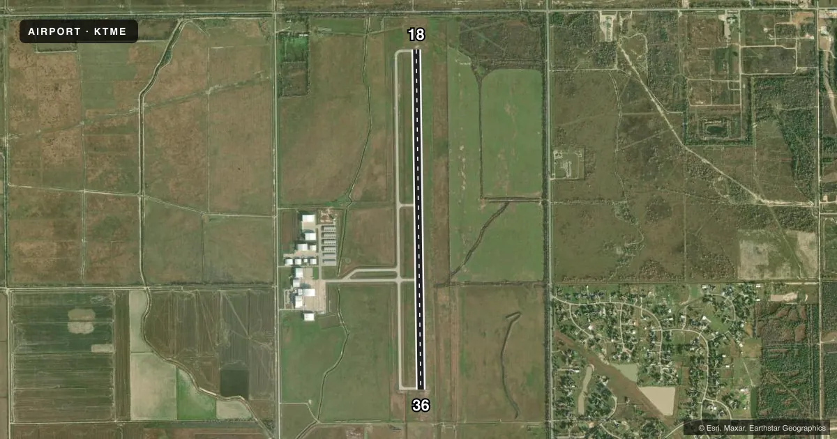 Top-down satellite sketch of KTME HOUSTON EXEC in HOUSTON, TEXAS, showing runways 18/36 drawn to scale over Esri World Imagery