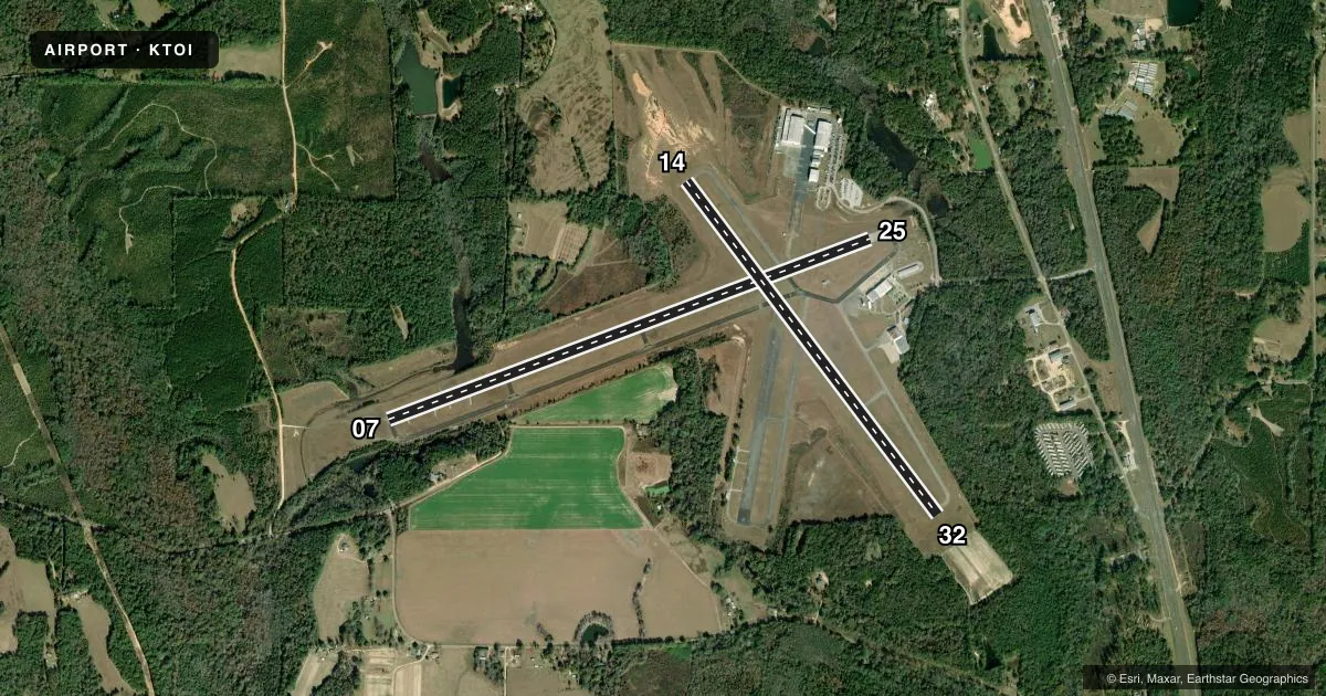 Top-down satellite sketch of KTOI TROY MUNI AT N KENNETH CAMPBELL FLD in TROY, ALABAMA, showing runways 07/25, 14/32 drawn to scale over Esri World Imagery