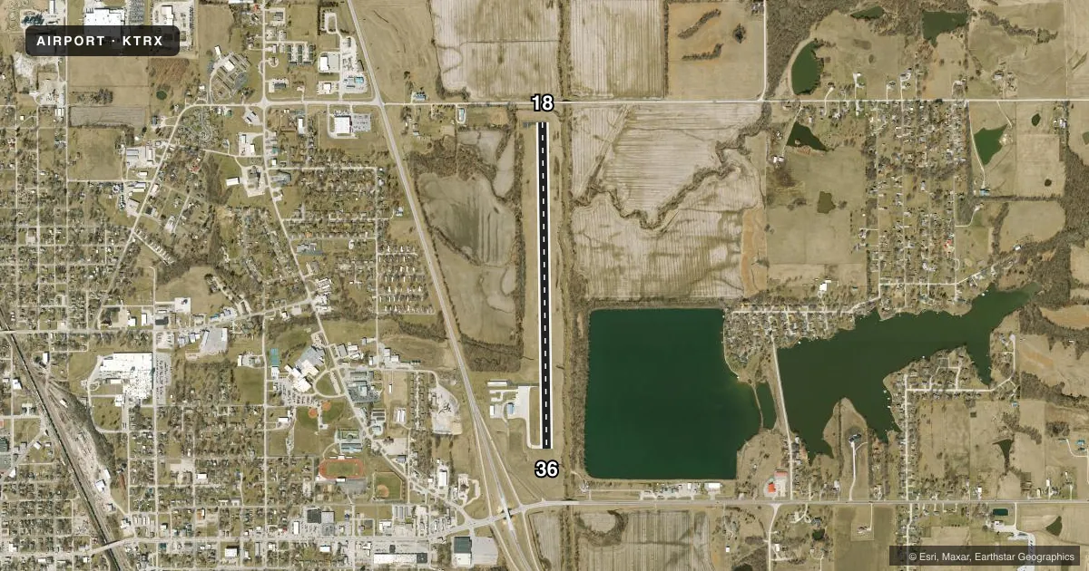 Top-down satellite sketch of KTRX TRENTON MUNI in TRENTON, MISSOURI, showing runways 18/36 drawn to scale over Esri World Imagery
