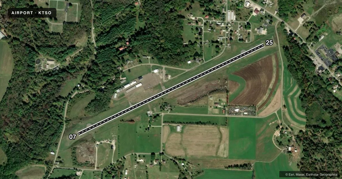 Top-down satellite sketch of KTSO CARROLL COUNTY/TOLSON in CARROLLTON, OHIO, showing runways 07/25 drawn to scale over Esri World Imagery