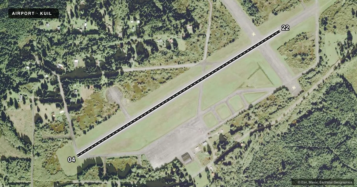 Top-down satellite sketch of KUIL QUILLAYUTE in QUILLAYUTE, WASHINGTON, showing runways 04/22 drawn to scale over Esri World Imagery