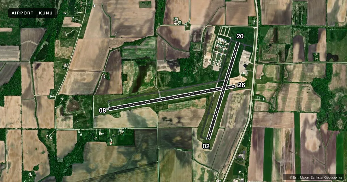Top-down satellite sketch of KUNU DODGE COUNTY in JUNEAU, WISCONSIN, showing runways 08/26, 02/20 drawn to scale over Esri World Imagery